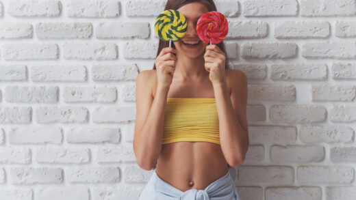 Jak jeść słodycze z umiarem: bez zakazów i napadów