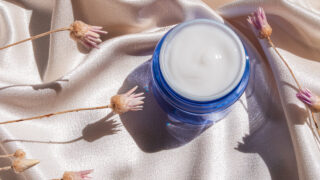 Jak pielęgnować skórę pod oczami